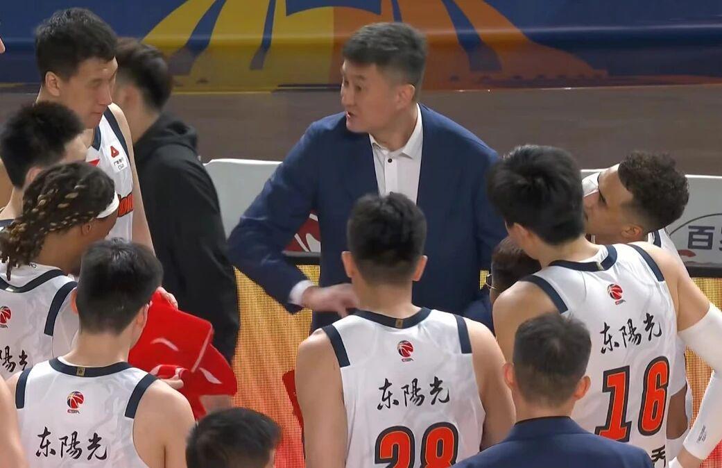 AG体育官方入口-CBA最新消息!广东男篮球票滞销,张庆鹏帅位不稳,上海两将复出